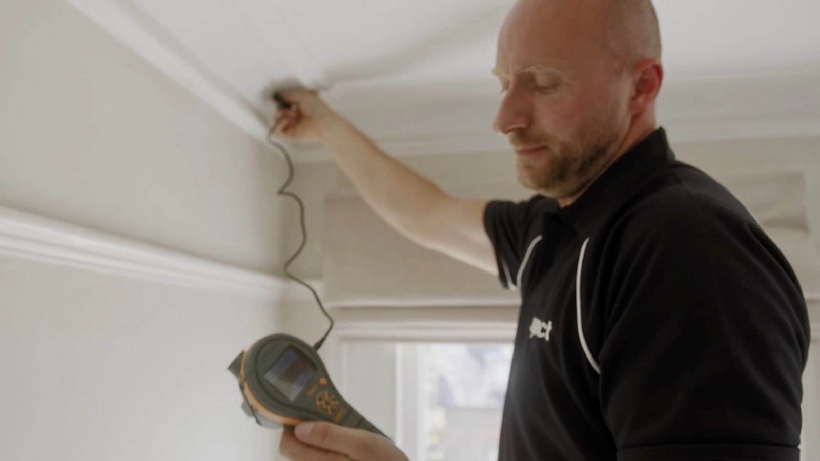 نشت لوله آب ساختمان